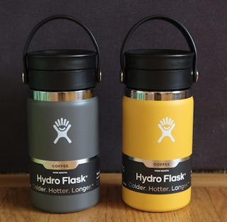 Hydro Flask の小型の水ボトル